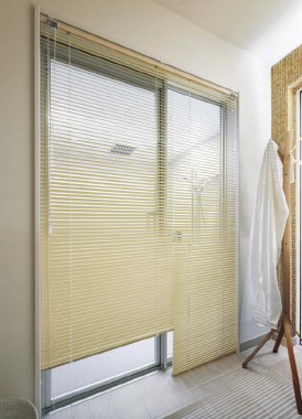 toso-horizontal-blind-venealu-magic-pole-polycarbonate